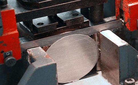 深圳双金属带锯条牙齿碎裂或折断的原因是什么？